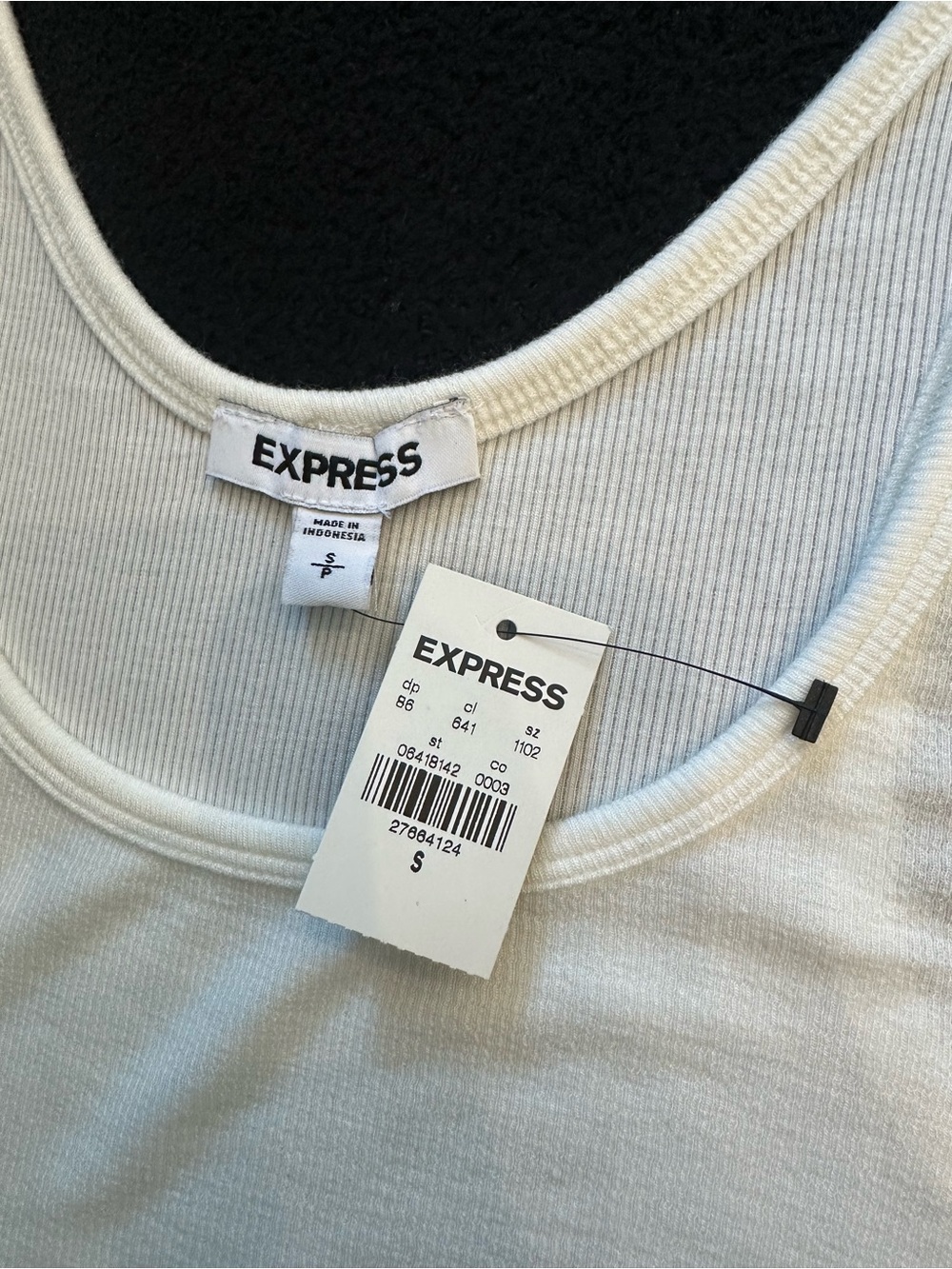 Express Ribbed Scoop Neck Tank - Picture 3 of 3
